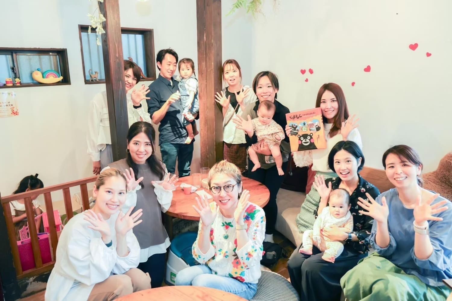 胎内姿勢で眠る赤ちゃんのニューボーンフォト